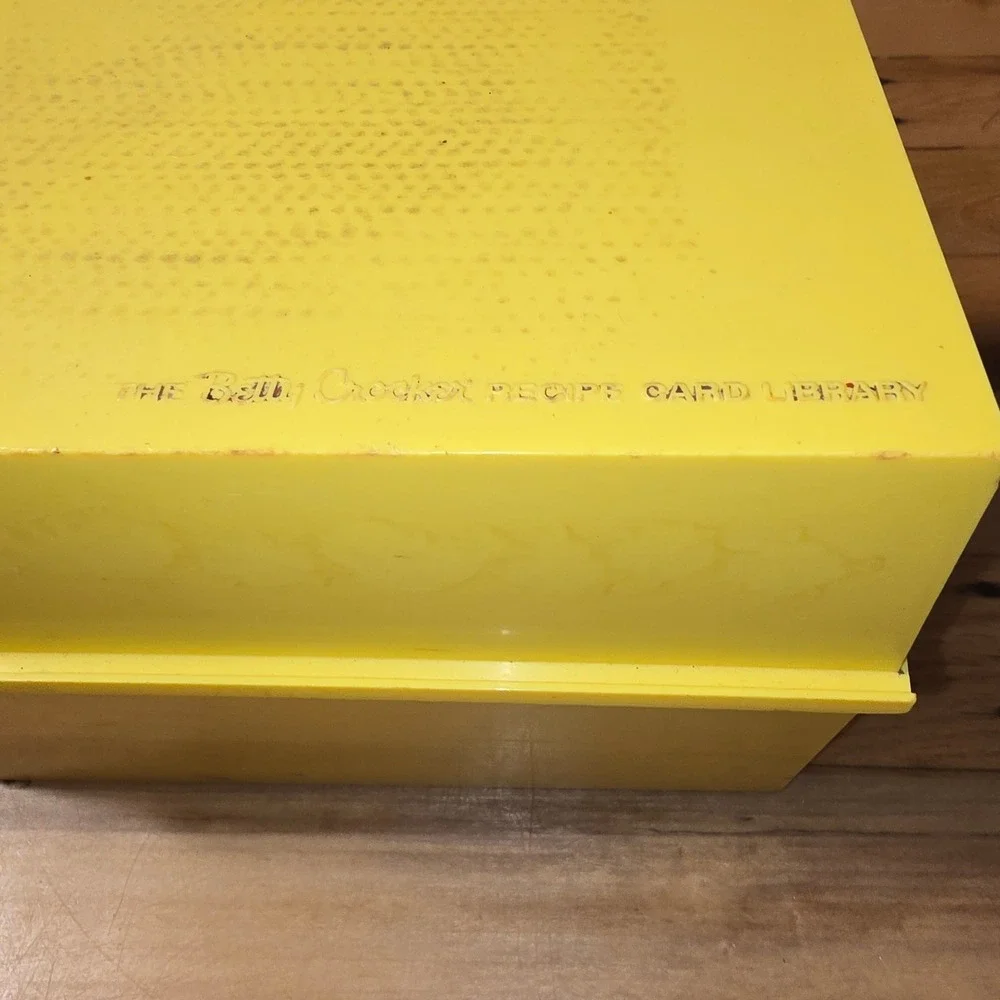 Vintage Betty Crocker Recipe Card Library 1970s Yellow Plastic Box Made in USA